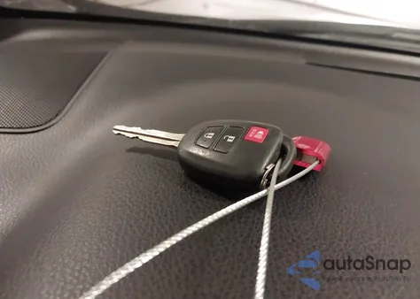 2017 Toyota Rav4 Xle из США, поврежденный, VIN 2T3RFREVXHW551865